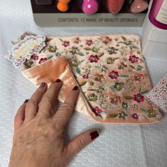 Self Care in Pink Bundle 5 Pieces - Picture 5 of 8